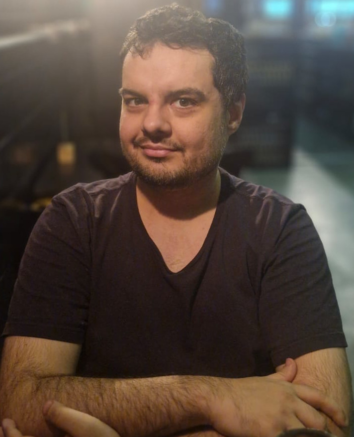 Nickolas sentado